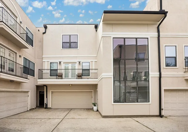 Photo 1 of Townhouse for sale at 4411 Koehler St #E, Houston, TX 77007 | MLS# 72585910 | Listing updated on 2026-08-23