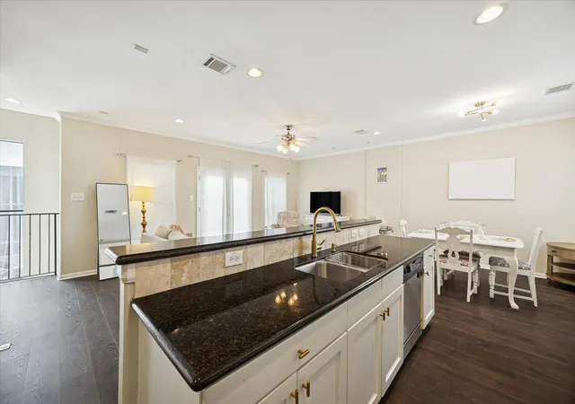 Photo 3 of Townhouse for sale at 4411 Koehler St #E, Houston, TX 77007 | MLS# 72585910 | Listing updated on 2026-08-23