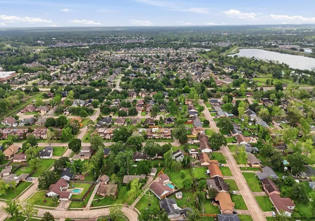 28th image of 59 S Shamrock Ct, Lake Jackson, TX 77566 | MLS# 2233855