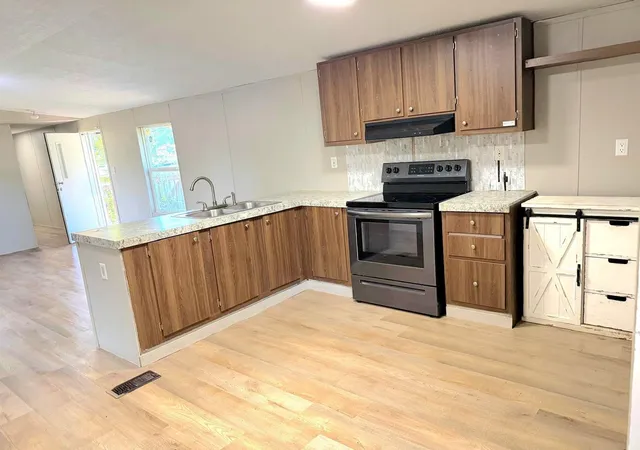 Photo 4 of Sale Pending at 16918 Wilcock Ct, Conroe, TX 77303 | MLS# 34144236 | Listing updated on 2026-09-16