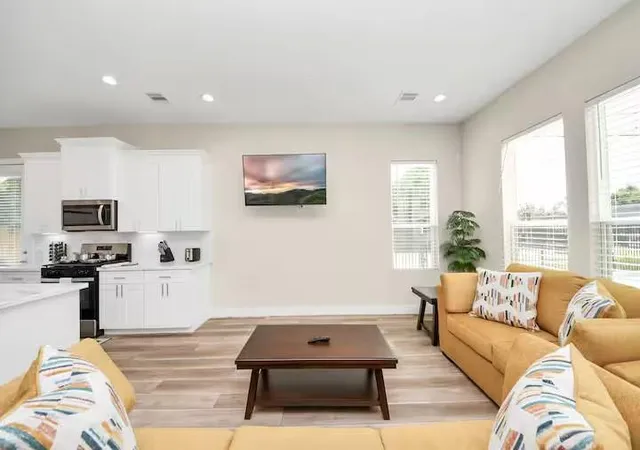 3rd image of 5935 Beall St #D, Houston, TX 77091 | MLS# 48478655