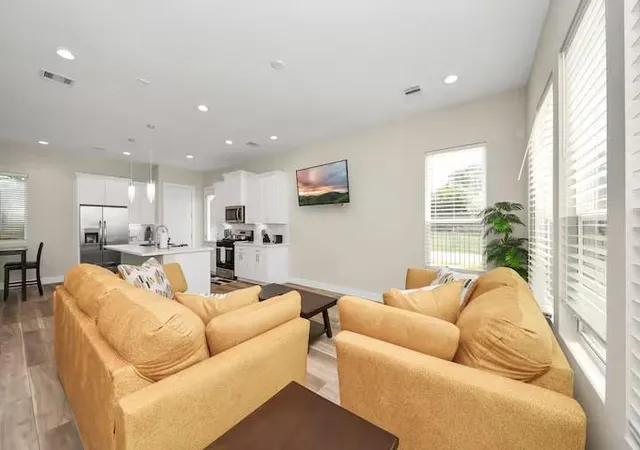 4th image of 5935 Beall St #D, Houston, TX 77091 | MLS# 48478655