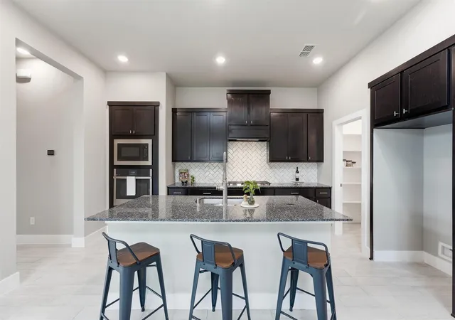 Photo 4 of Single family home for sale at 7330 Maramec Knoll Ln, Fulshear, TX 77441 | MLS# 10573030 | Listing updated on 2026-09-08