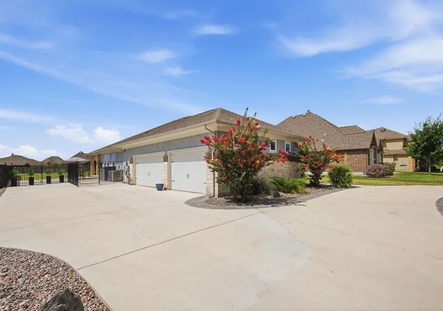 Photo 3 of Sale Pending at 30523 Setterfeld Cir, Boerne, TX 78015 | MLS# 79104244 | Listing updated on 2026-09-06