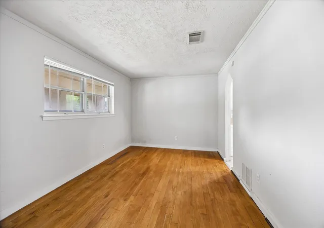 Photo 4 of Single family home for sale at 3530 Ripplebrook Dr, Houston, TX 77045 | MLS# 26940989 | Listing updated on 2026-09-22
