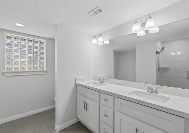 Photo 4 of Single family home for sale at 7826 Twin Hills Dr, Houston, TX 77071 | MLS# 13414374 | Listing updated on 2026-09-12