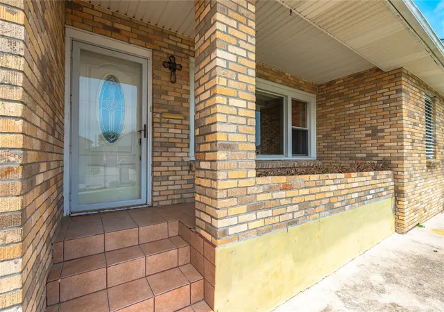 Photo 2 of Single family home for sale at 5206 Ave L, Galveston, TX 77551 | MLS# 46202262 | Listing updated on 2026-08-29