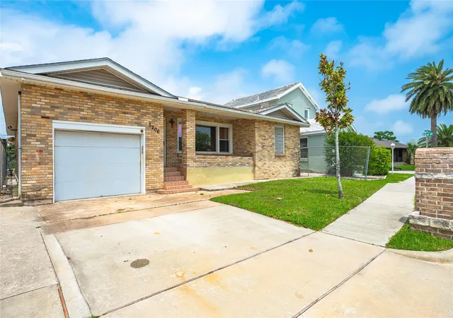 Photo 3 of Single family home for sale at 5206 Ave L, Galveston, TX 77551 | MLS# 46202262 | Listing updated on 2026-08-29