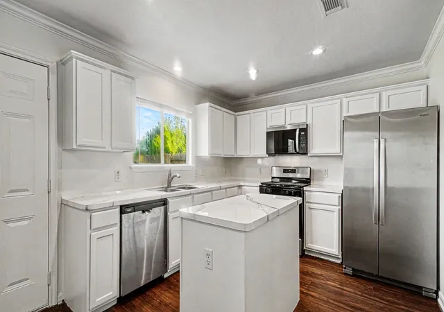 Photo 2 of Sale Pending at 1906 Glen Park Dr, Missouri City, TX 77489 | MLS# 76085067 | Listing updated on 2026-08-25