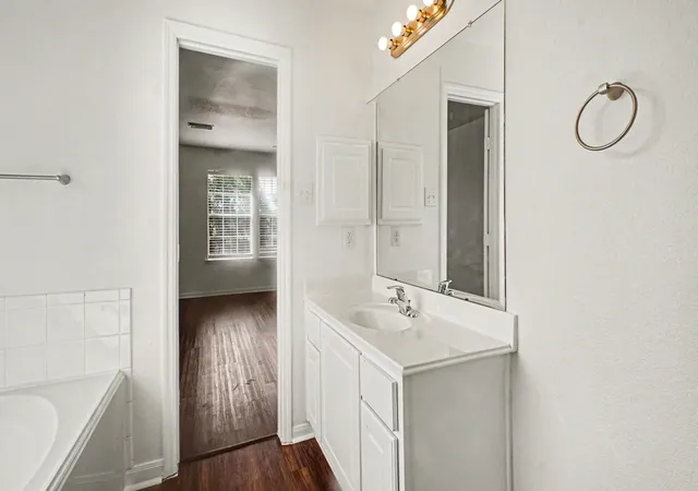 Photo 3 of Sale Pending at 1906 Glen Park Dr, Missouri City, TX 77489 | MLS# 76085067 | Listing updated on 2026-08-25