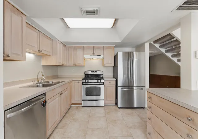 3rd image of 10556 Hammerly Blvd #328, Houston, TX 77043 | MLS# 81571062