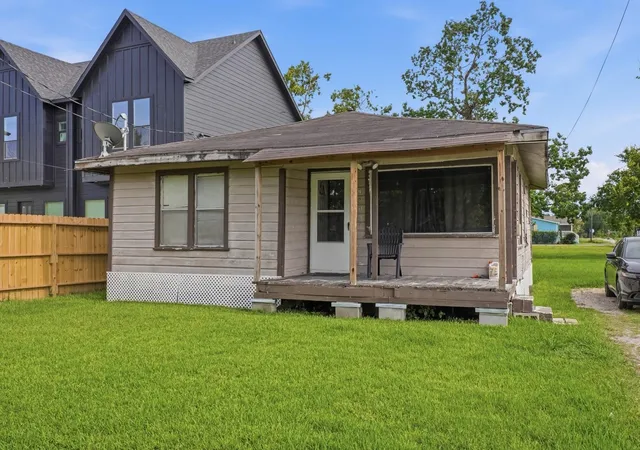 Photo 1 of Single family home for sale at 7952 Bonaire St, Houston, TX 77028 | MLS# 46932939 | Listing updated on 2026-09-18