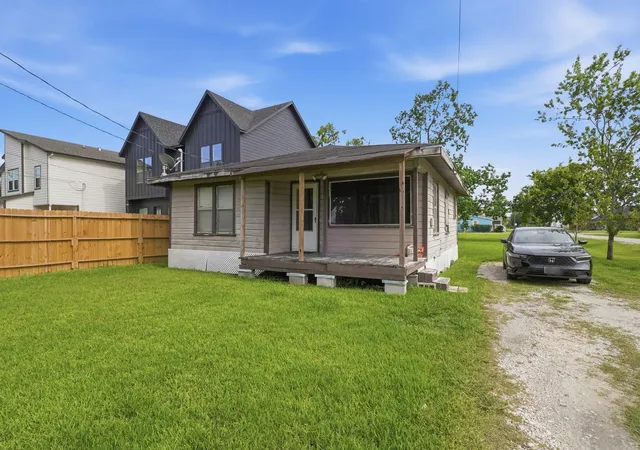 Photo 2 of Single family home for sale at 7952 Bonaire St, Houston, TX 77028 | MLS# 46932939 | Listing updated on 2026-09-18