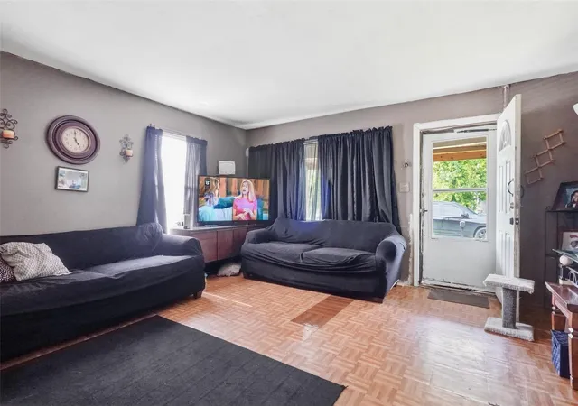 Photo 3 of Single family home for sale at 7952 Bonaire St, Houston, TX 77028 | MLS# 46932939 | Listing updated on 2026-09-18