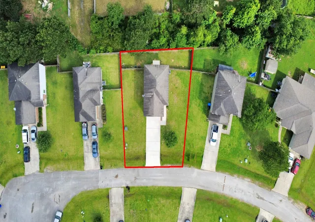 Photo 2 of Single family home for sale at 16434 Tracy Ct, Conroe, TX 77306 | MLS# 25638812 | Listing updated on 2026-08-05