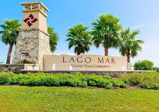 4th image of 13037 Dancing Reed Dr, La Marque, TX 77568 | MLS# 48717393