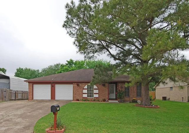 1st image of 5421 Thistle Dr, Dickinson, TX 77539 | MLS# 45398924