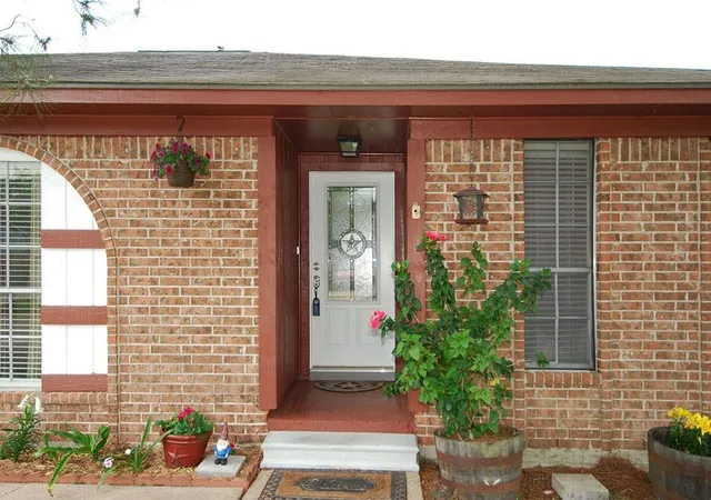 2nd image of 5421 Thistle Dr, Dickinson, TX 77539 | MLS# 45398924