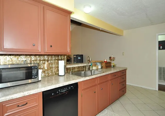 4th image of 5421 Thistle Dr, Dickinson, TX 77539 | MLS# 45398924