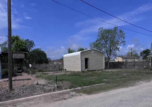 2nd image of 706 Cedar St S, Matagorda, TX 77457 | MLS# 26571571