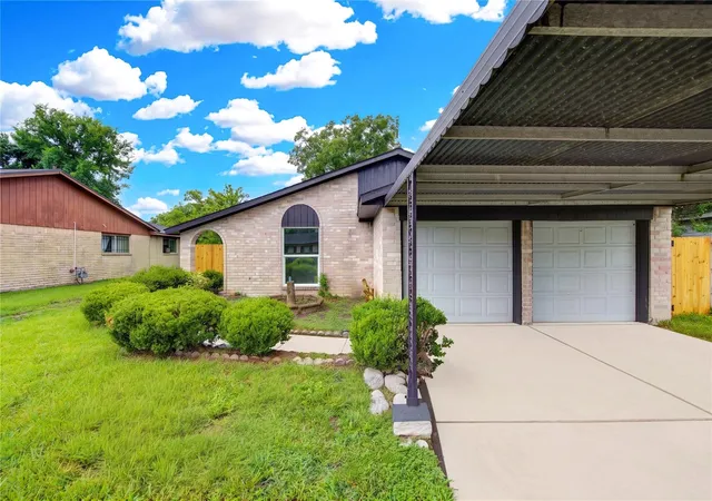 Photo 2 of Single family home for sale at 12802 Murr Way, Houston, TX 77048 | MLS# 70118957 | Listing updated on 2026-10-05