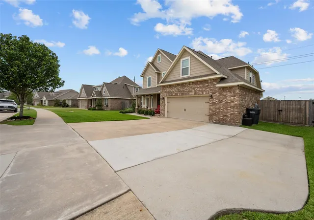 5th image of 9723 Suffolk Downs Dr, Baytown, TX 77523 | MLS# 6299176