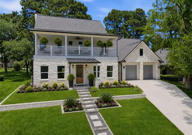 Photo 1 of Single family home for sale at 240 Sarasota Cir S, Montgomery, TX 77356 | MLS# 36922502 | Listing updated on 2026-06-15
