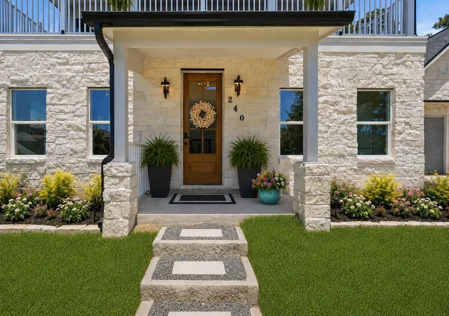 Photo 2 of Single family home for sale at 240 Sarasota Cir S, Montgomery, TX 77356 | MLS# 36922502 | Listing updated on 2026-06-15