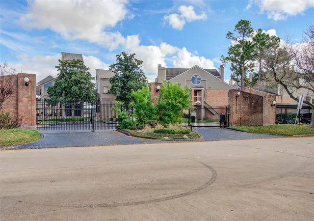 Homes for sale in Houston, TX | 2023 Gentryside Dr #109, Houston, TX 77077 | MLS# 43524177