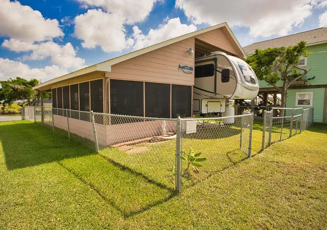 1st image of 867 County Road 299, Bay City, TX 77414 | MLS# 10866559