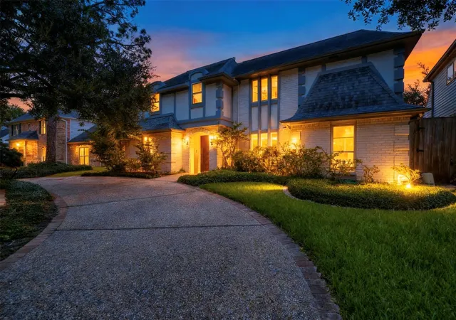 2nd image of 923 Daria Dr, Houston, TX 77079 | MLS# 48037054
