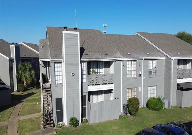 2nd image of 12500 Sandpiper Dr, Houston, TX 77035