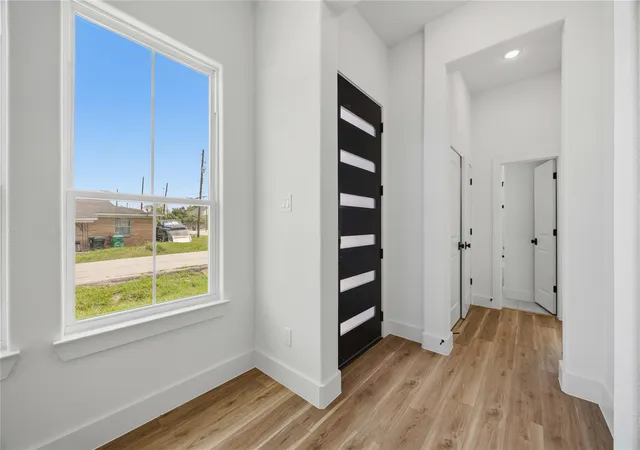 4th image of 7900 Bowen St, Houston, TX 77051