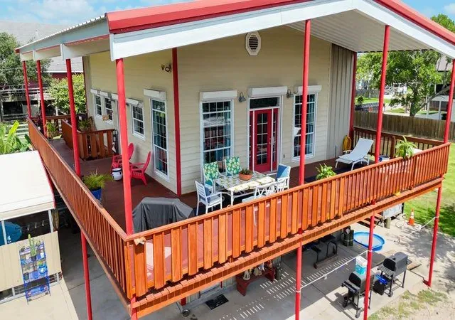 2nd image of 749 12th St, Dickinson, TX 77539 | MLS# 49659385