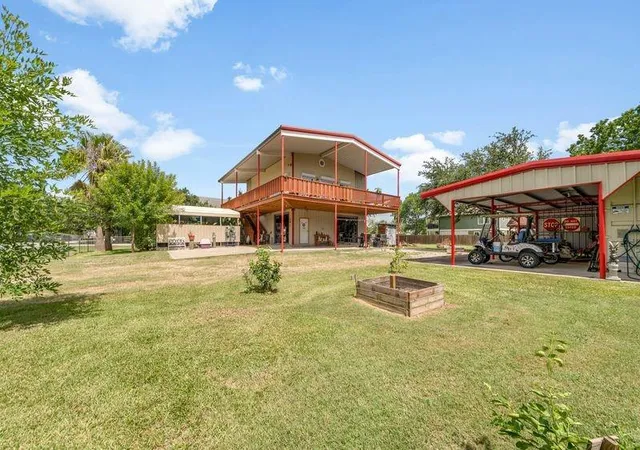 3rd image of 749 12Th St, Dickinson, TX 77539 | MLS# 49659385