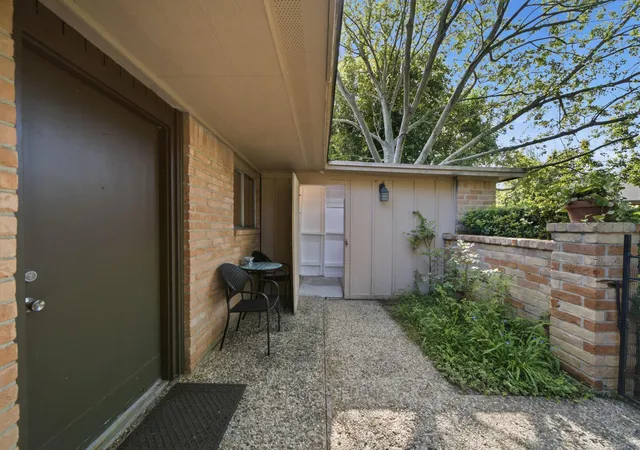 Photo 3 of Condo for sale at 1529 Wirt Rd #60, Houston, TX 77055 | MLS# 17978719 | Listing updated on 2026-09-19