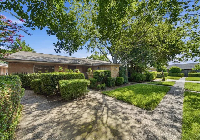 Photo 4 of Condo for sale at 1529 Wirt Rd #60, Houston, TX 77055 | MLS# 17978719 | Listing updated on 2026-09-19