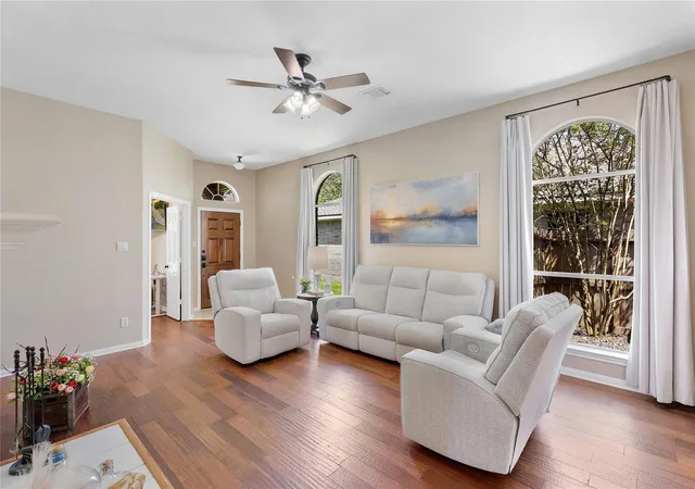 Photo 3 of Single family home for sale at 12506 Lakeview Dr, Montgomery, TX 77356 | MLS# 81004575 | Listing updated on 2026-09-12