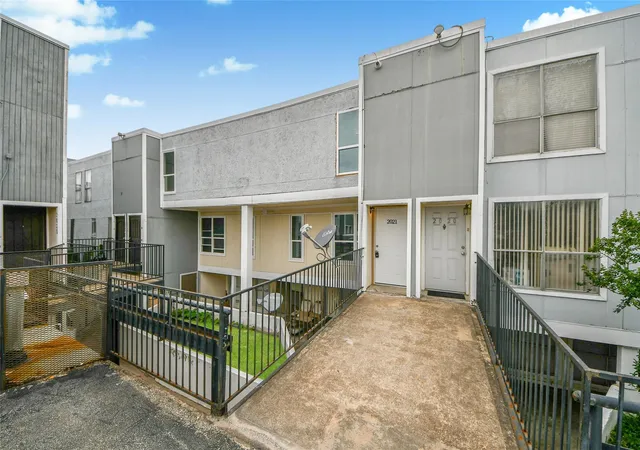 2nd image of 781 Country Pl Dr #2021, Houston, TX 77079 | MLS# 30664770