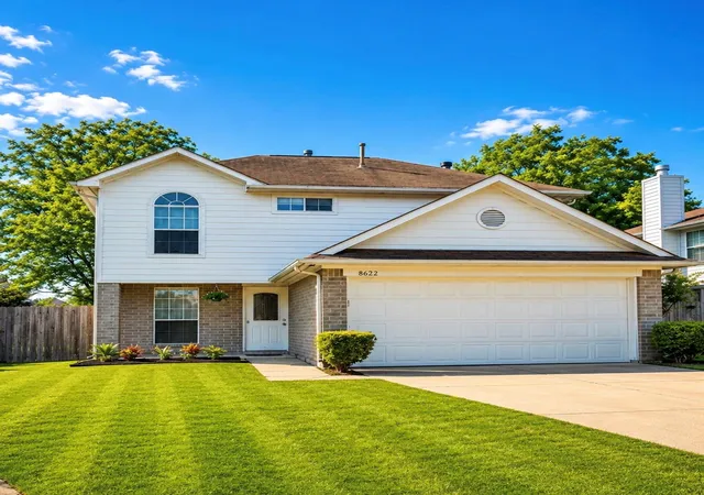 Photo 2 of Single family home for sale at 8622 Elm Lake Dr, Houston, TX 77083 | MLS# 86585041 | Listing updated on 2026-09-18
