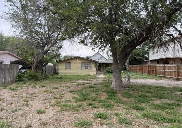 Homes for sale in Poteet, TX | 370 Gateway Dr, Poteet, TX 78065 | MLS# 48055509