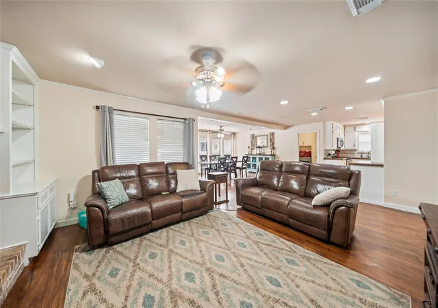 Photo 3 of Single family home for sale at 600 Hampton Hall Ln, Conroe, TX 77302 | MLS# 31887330 | Listing updated on 2026-08-19
