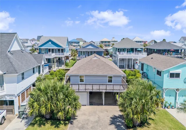 Photo 4 of Sale Pending at 22914 Lunes St, Galveston, TX 77554 | MLS# 52574310 | Listing updated on 2026-08-20