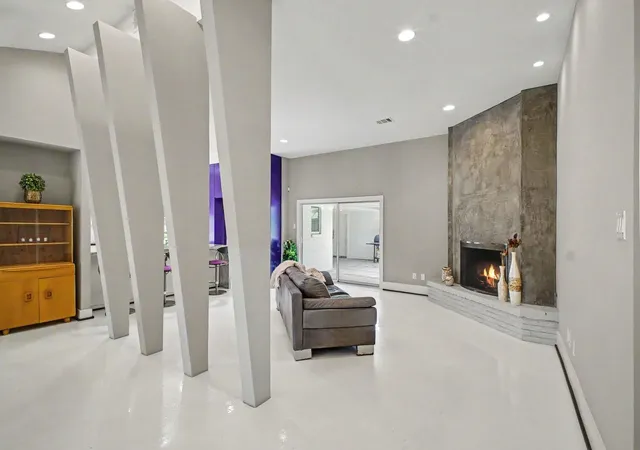4th image of 5603 Grape St, Houston, TX 77096 | MLS# 68677343