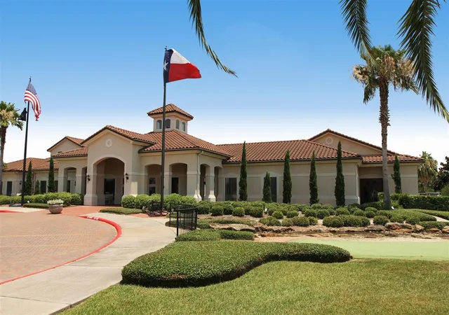 2nd image of 1604 N Venice Dr, Pearland, TX 77581 | MLS# 27204732