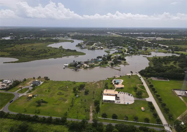 Photo 2 of Sale Pending at 11501 Wincrest, Dickinson, TX 77539 | MLS# 50672368 | Listing updated on 2026-08-29