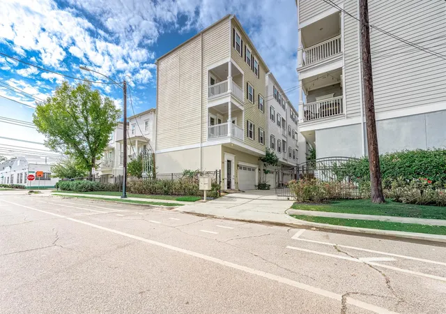 1st image of 2524 Hutchins St, Houston, TX 77004 | MLS# 98567906
