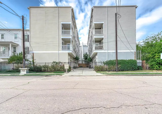 3rd image of 2524 Hutchins St, Houston, TX 77004 | MLS# 98567906