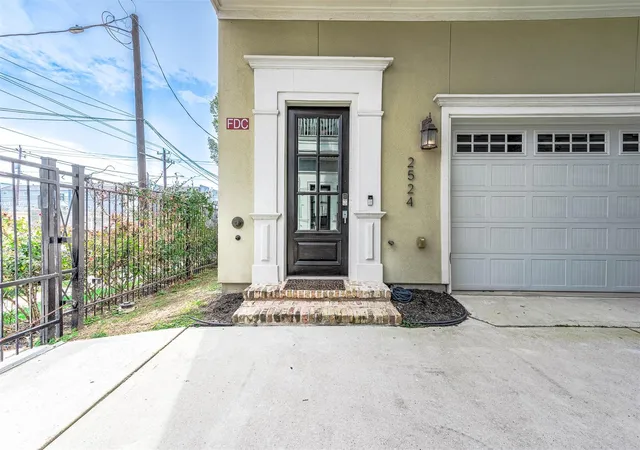 4th image of 2524 Hutchins St, Houston, TX 77004 | MLS# 98567906