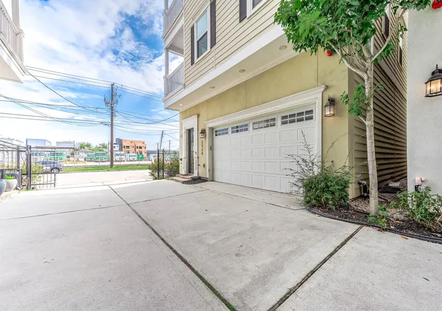 5th image of 2524 Hutchins St, Houston, TX 77004 | MLS# 98567906